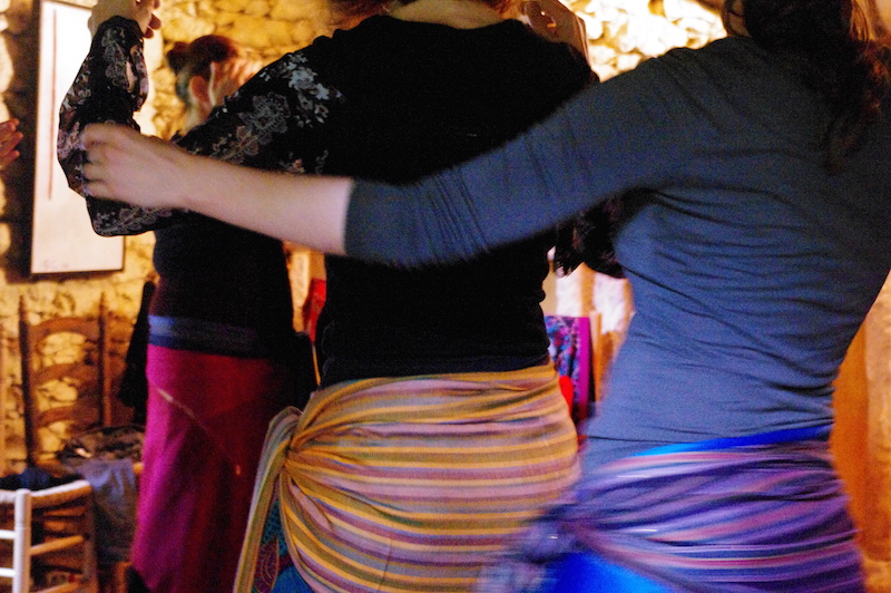 Ägyptischer Tanz und weibliches Selbstbewusstsein. 2 Frauen tanzen